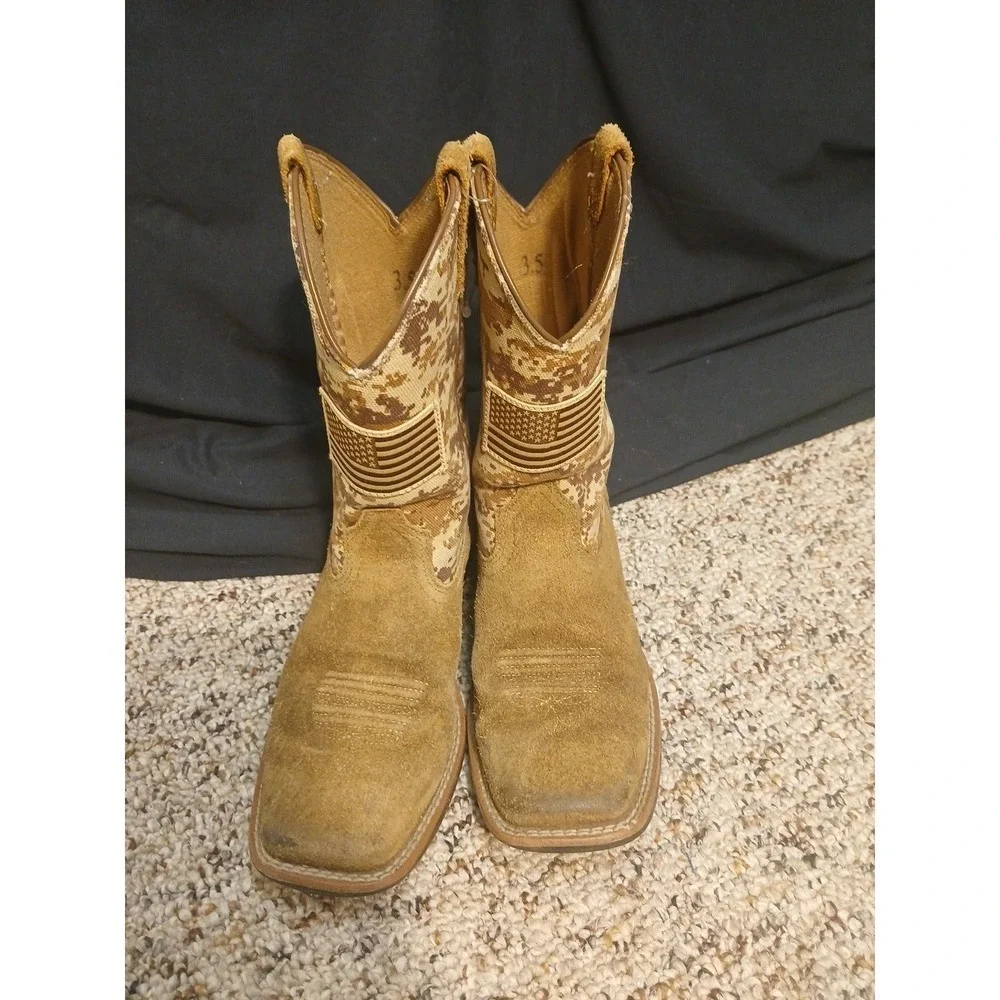 Ariat kid's‎ Boots Size 3.5- Patriot Western/Sand Camo Print